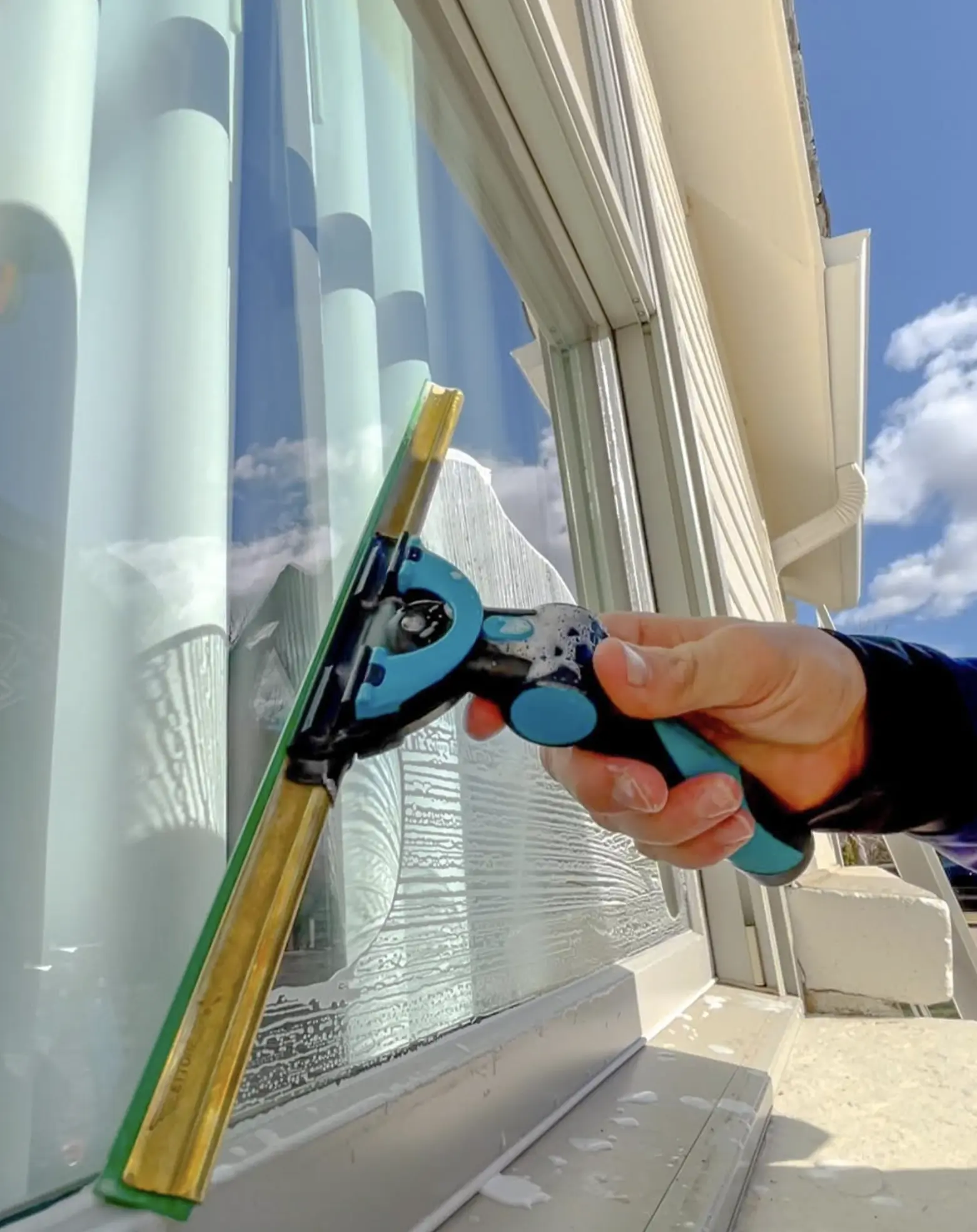 do window cleaners work weekends