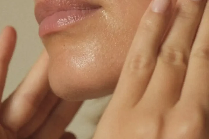 how to use led face sculpting tool